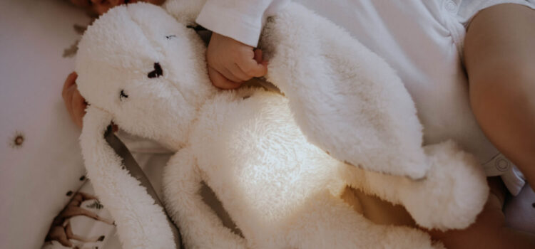 Comment les bruits blancs aident à apaiser le sommeil de bébé